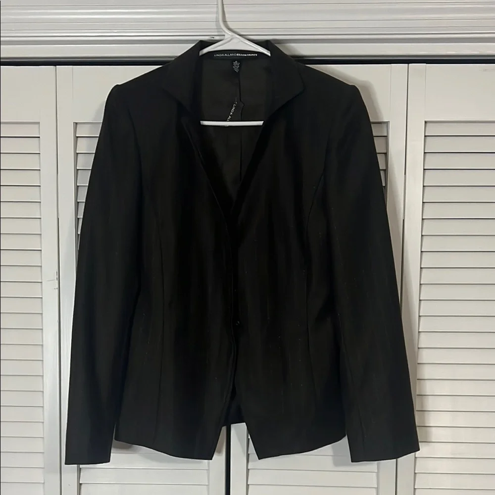 Tailored Blazer with Notched Lapels and Fitted Silhouette - Picture 1 of 10